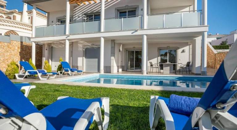 Villa with private pool, patio & garden — photo 3