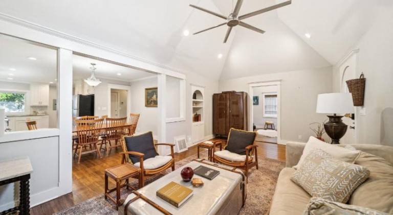 3 bed, office, hot tub, 2 min to Cherry St — photo 2