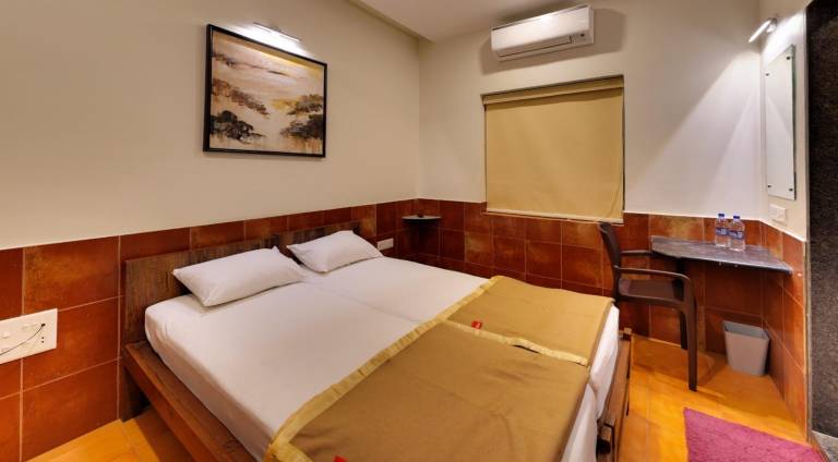 HOTEL PARAG DELUXE KOLHAPUR