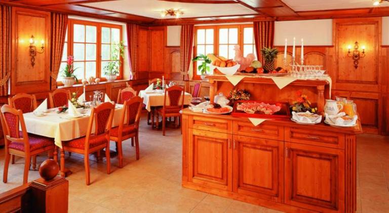 Hotel - Gasthof Spessarttor & Hotel Bergwiesen - Zimmer mit Balkon — photo 3