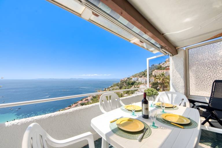 Vacation home with barbecue, patio & pool — photo 4