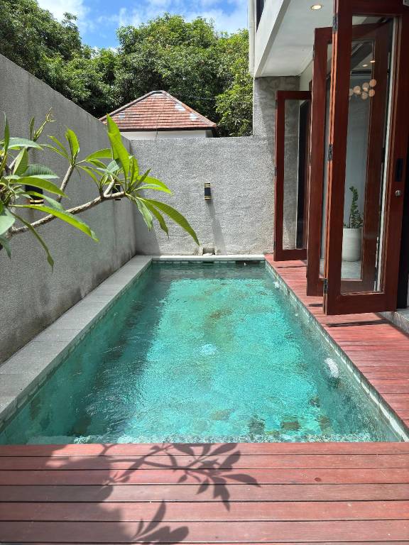 House with patio — photo 3