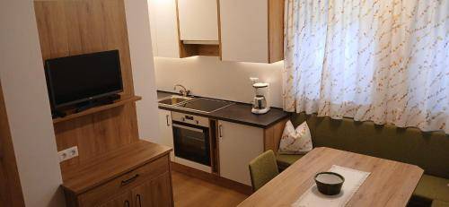 Holiday apartment with barbeque & yard — photo 3