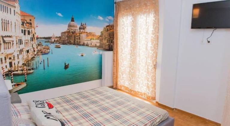 Apartment with 1 room for 7 persons in Piraeus