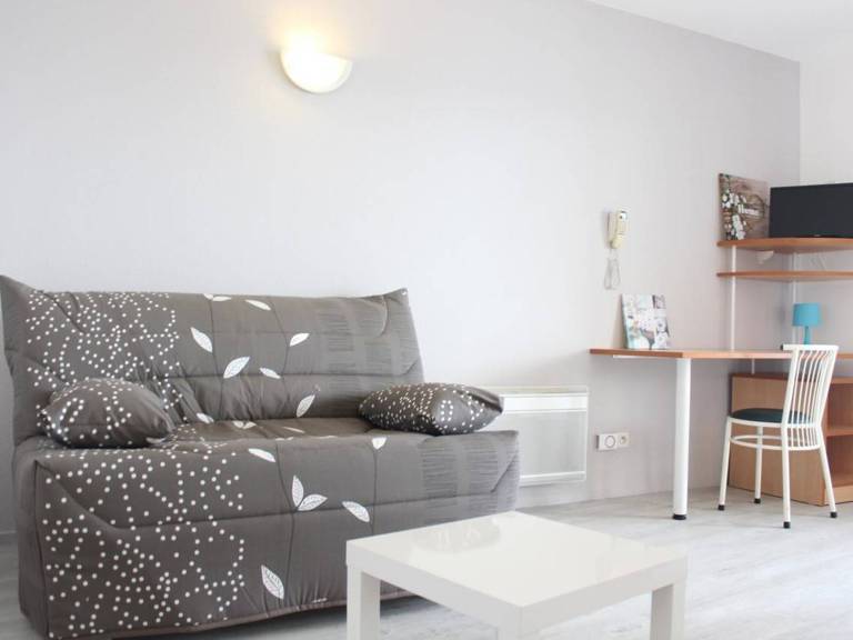 Studio with pool | Pet-friendly — photo 2
