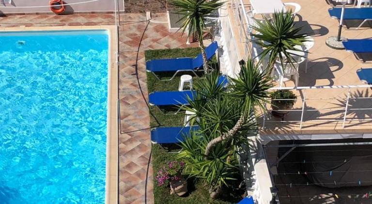 Serviced apartment with pool, patio & garden in Thasos