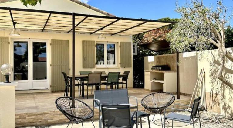 The little house on the Isle air-conditioned house with swimming pool and in L'Isle-sur-la-Sorgue