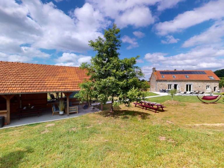 Gite with garden, hot tub & barbecue — photo 5
