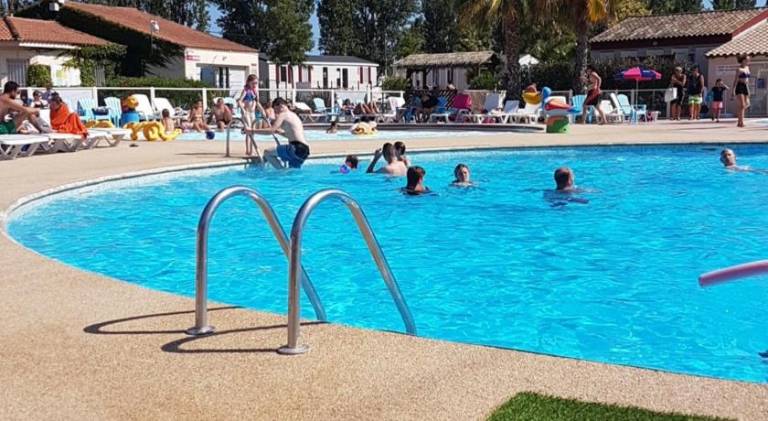 Linge literie et toilette fournis, un grand confort, a cote ou a 5 minutes des piscines tous 3 chamb — photo 5