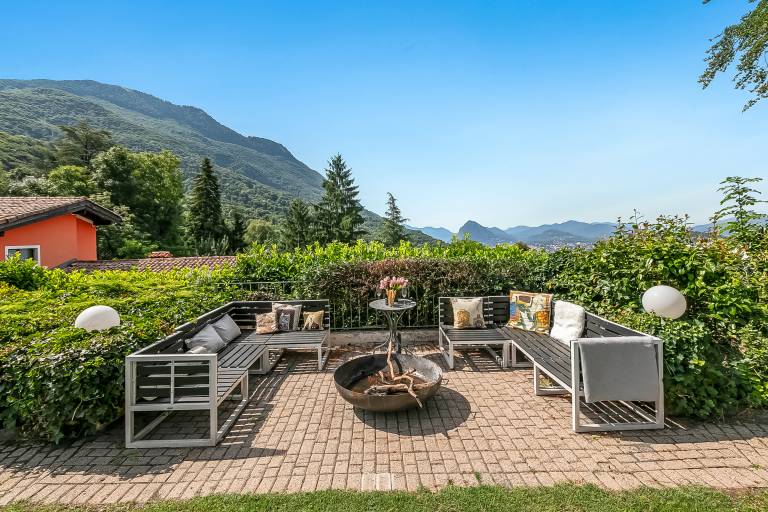 Family-friendly luxury rental with patio, yard & barbeque | Mountain view | Perfect for remote work | Pets are welcome — photo 3