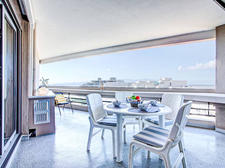 Holiday apartment with garden & patio | Sea view | Next to the beach | Pet-friendly — photo 2