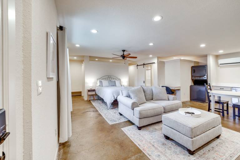 Central & Modern Studio w/ Workspace in Owasso! — photo 4