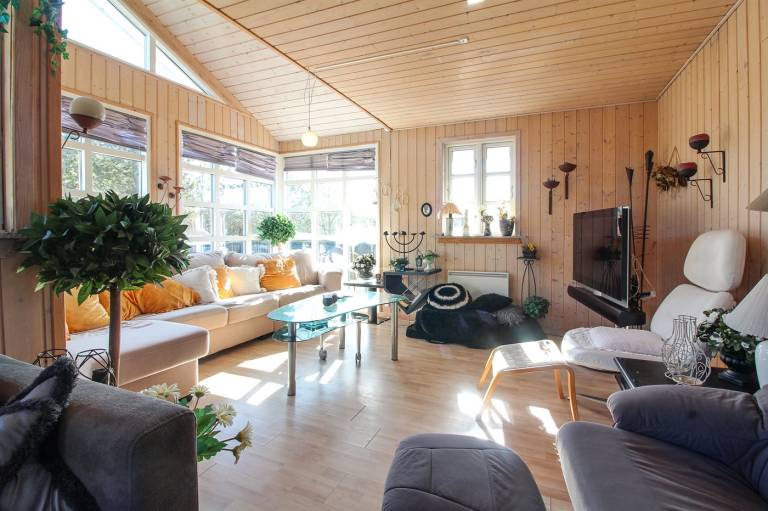 Vacation home with patio — photo 3