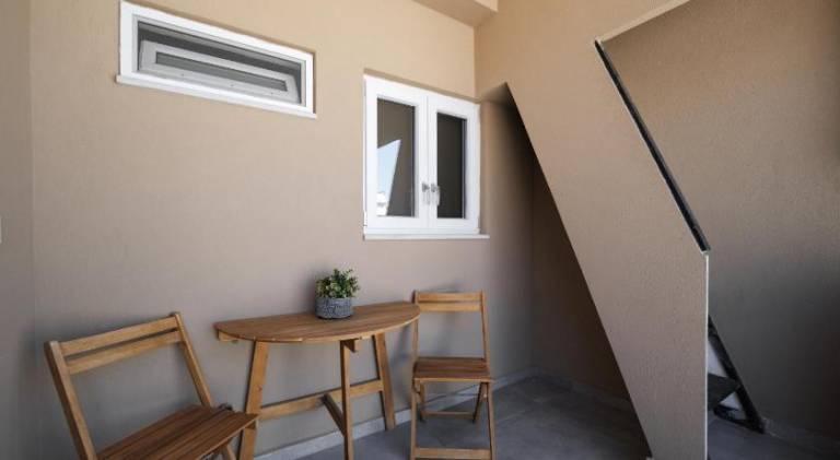 Rental apartment with patio — photo 4