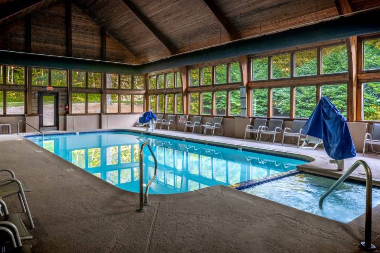 House with pool, BBQ & hot tub in Lake Lure, NC