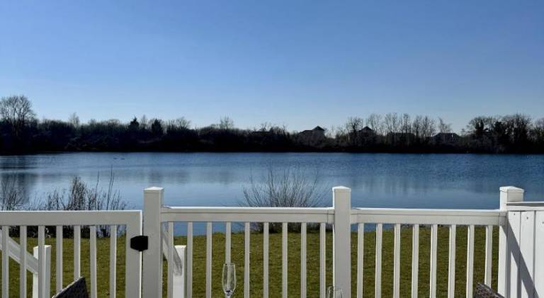 Lodge with patio & BBQ | Dogs allowed — photo 3