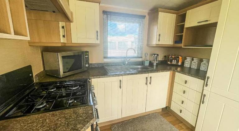Stunning 6 Berth Caravan For Hire In Norfolk, Close To The Beach, Ref 19129S — photo 4