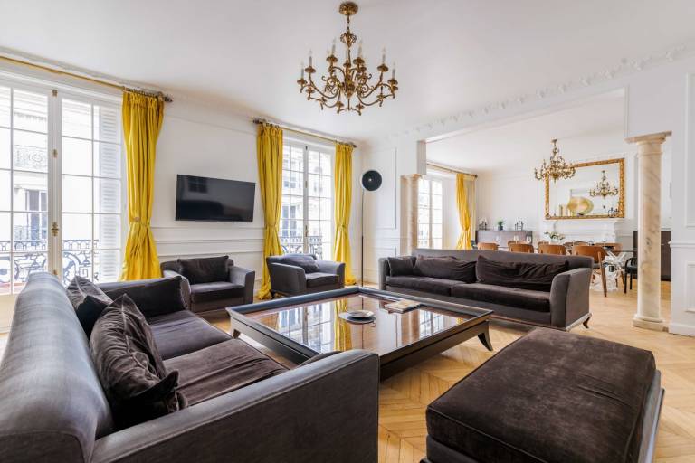 Apartment | Next to Arc de Triomphe in Courbevoie