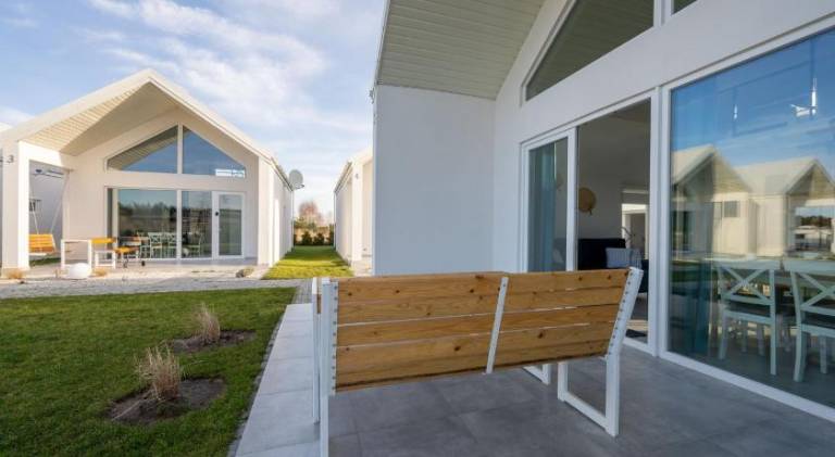 Lodge with barbeque, terrace & yard — photo 5