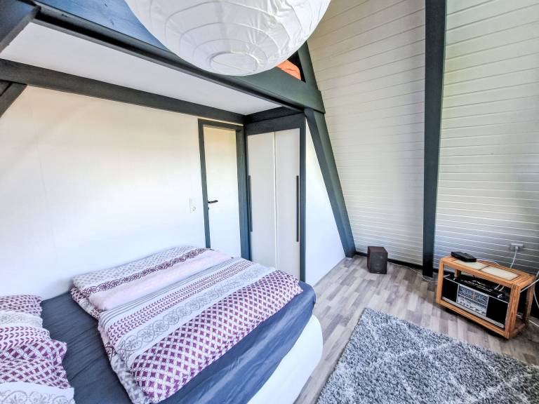 Family-friendly vacation home with garden, pool & patio | Pets allowed — photo 4