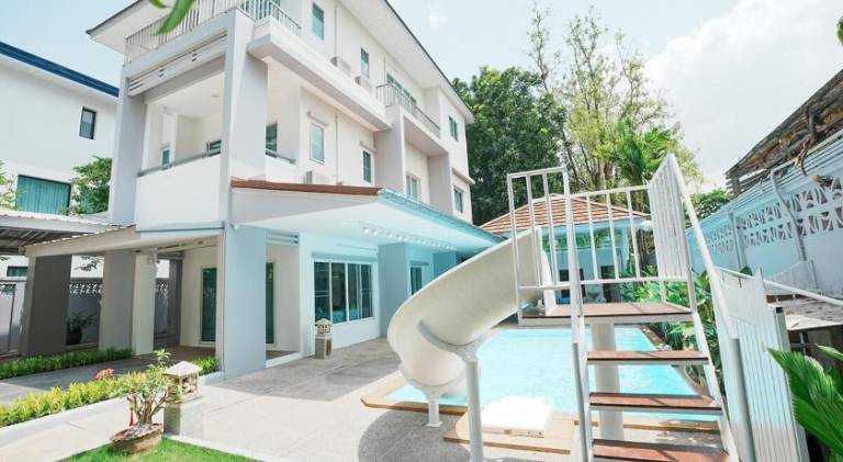 Villa with pool & jacuzzi in Koh Lipe