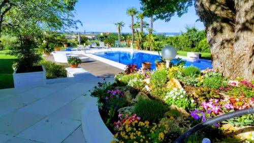 Holiday apartment with garden, terrace & private pool — photo 2