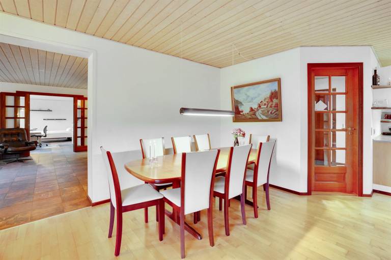 Fully equipped spacious vacation home with hot tub, terrace & barbeque | Pets allowed — photo 4