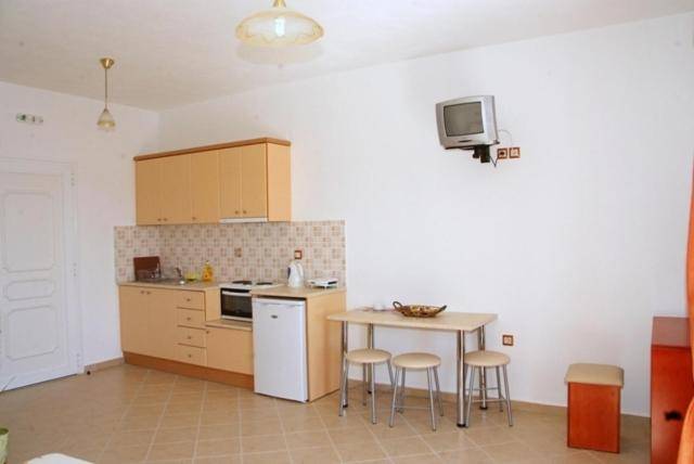 Rental apartment with patio & yard — photo 3