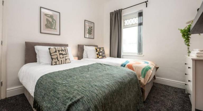 Penarth Road Grand Residence – 4 Bedroom — photo 2
