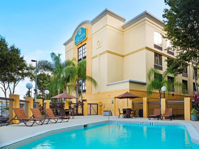 Comfort Inn & Suites Tampa North I-75 — photo 4