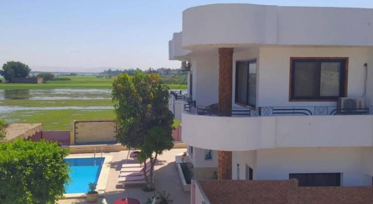 Vacation home with patio, jacuzzi & pool in Luxor