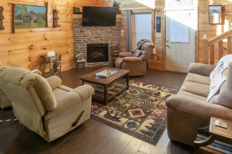1 Mi to Parkway! Hot Tub Hideaway in Pigeon Forge — photo 4