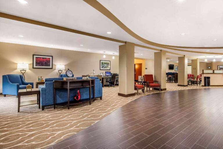 Comfort Suites Manchester near Arnold AFB — photo 4
