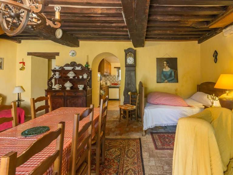 Historic home in 12th-century abbey, pets allowed — photo 4
