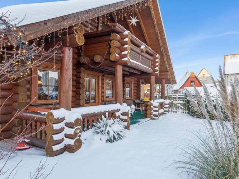 Gem&uuml;tliches Holzstammhaus mit Garten im Harz