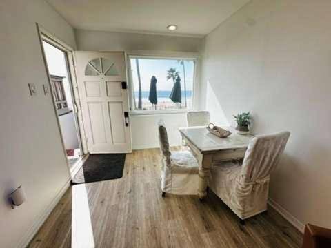 Manhattan Beach Beachfront Charming On The Strand — photo 4
