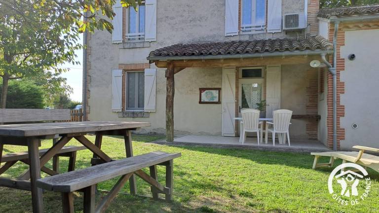 Fully equipped gite with grill, yard & terrace | Pets allowed — photo 2