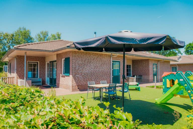 Holiday park with garden, pool & patio — photo 3