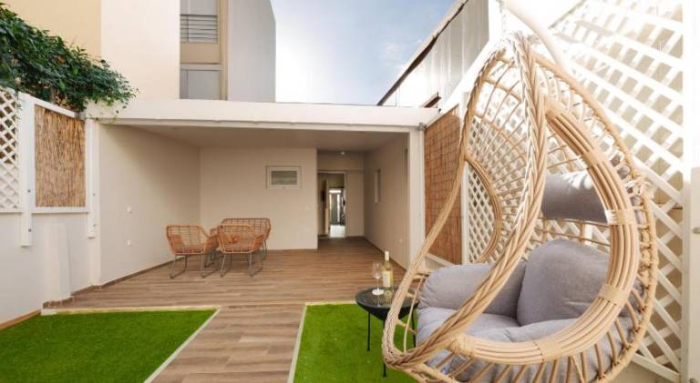 Holiday apartment with patio — photo 4