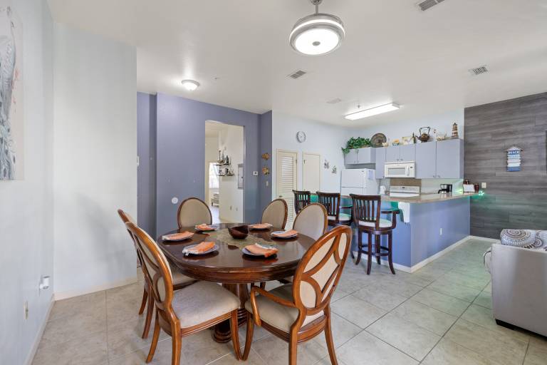 Family-friendly beautiful condo with patio, yard & private pool | Close to the beach | Pets are welcome — photo 2