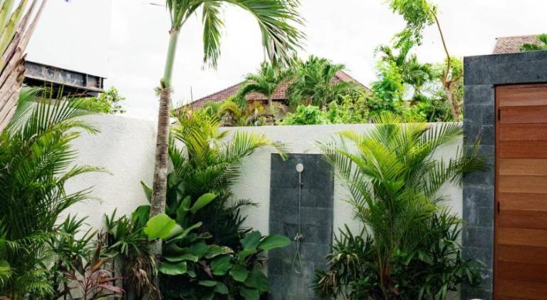 Villa with pool — photo 3