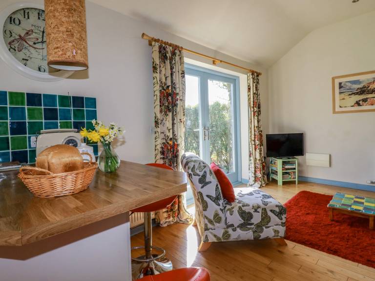 Family-friendly wonderful cottage with yard | Pet-friendly — photo 5