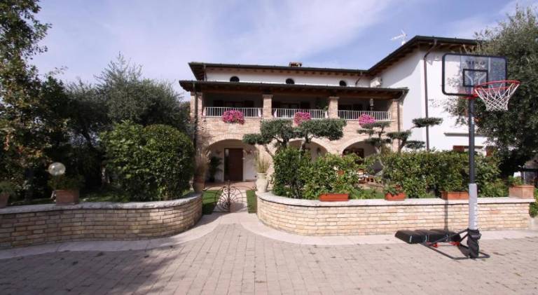 Vacation home with jacuzzi in Manerba del Garda