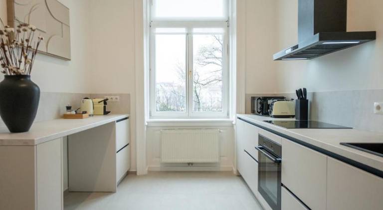 Chic 180m 3BR Apt near Parliament, Self Check-in — photo 5