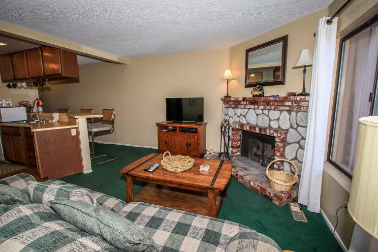 Condo with heated pool, grill & jacuzzi | Lake view — photo 4