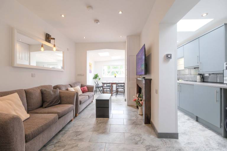 Five bedroom house in Douglas road