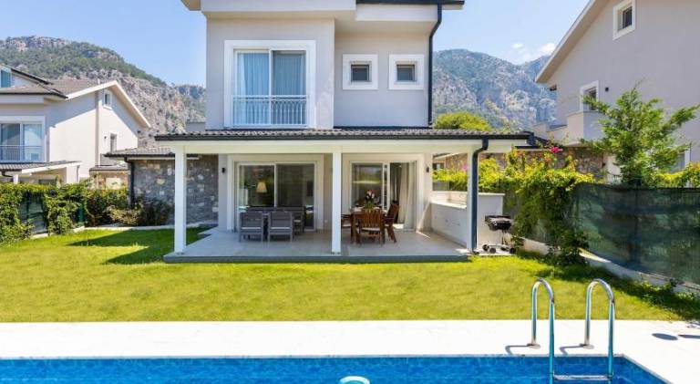 Beautiful holiday apartment with garden, patio & pool | Pets are welcome — photo 2