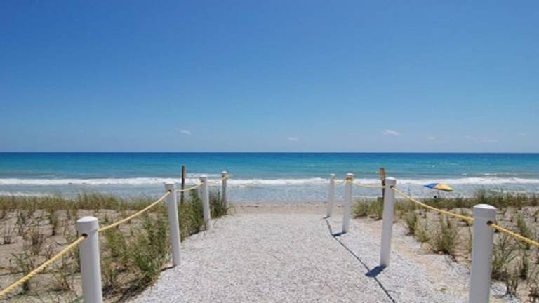 Charming House 3/2 on Waterway in Nettles Island Resort near Beach, Pools & Fun! — photo 3