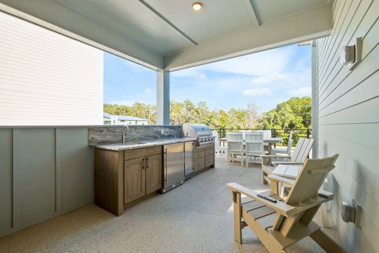 Family-friendly charming vacation home with patio, grill & pool | Dogs allowed — photo 4