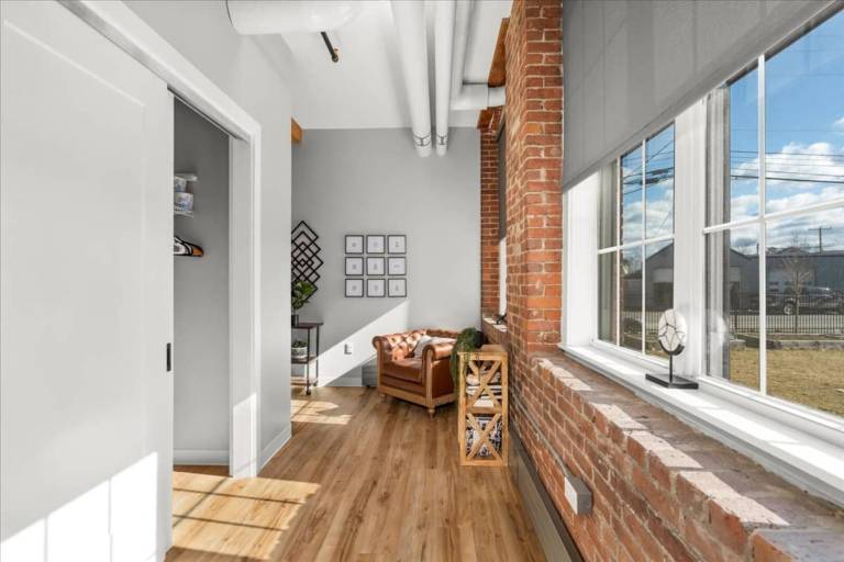 Unit 120: Regal Urban Pet Friendly Loft - King Size Bed — photo 4